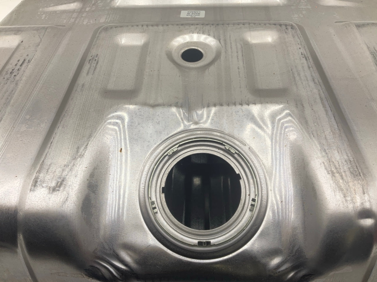 Cosmetic Damage - Small Ding - Spectra F1G 18 Gallon Aft Axle Fuel Gas Tank
