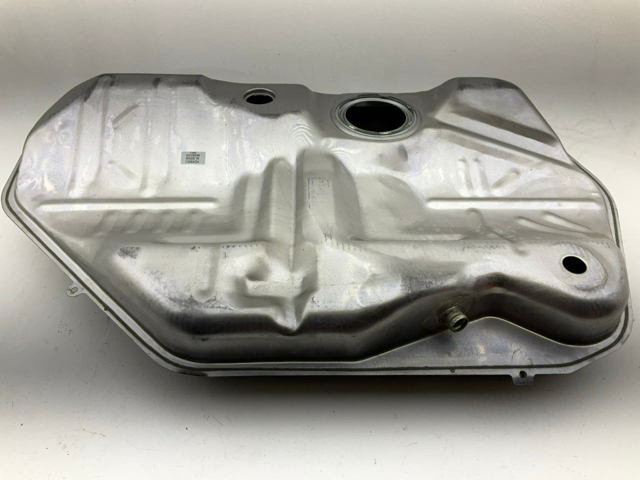 Damaged (Small Dent), Comes As Shown Spectra F39G Fuel Gas Tank 00-07 Taurus
