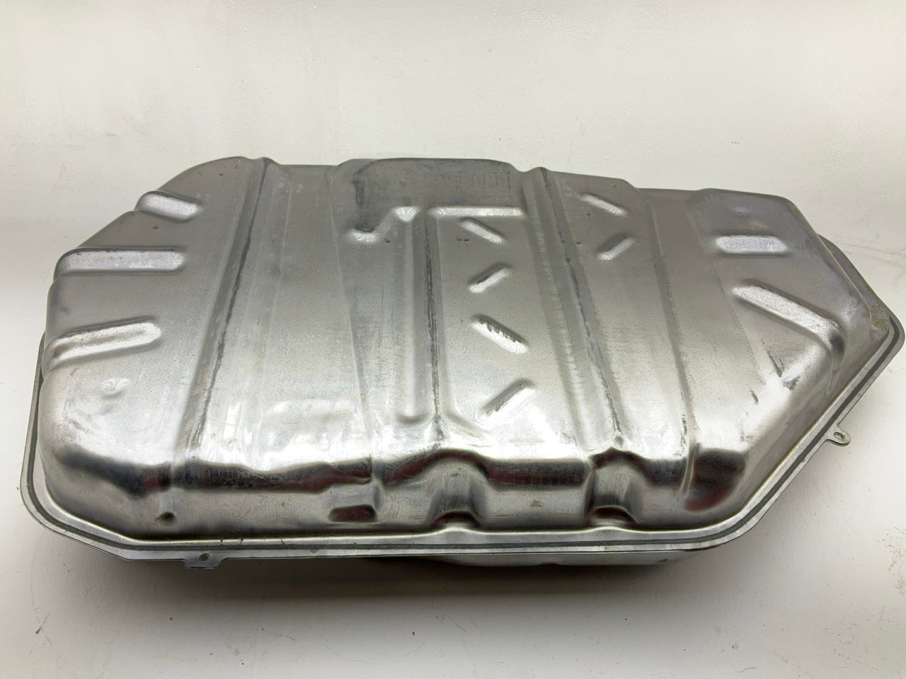 Damaged (Small Dent), Comes As Shown Spectra F39G Fuel Gas Tank 00-07 Taurus