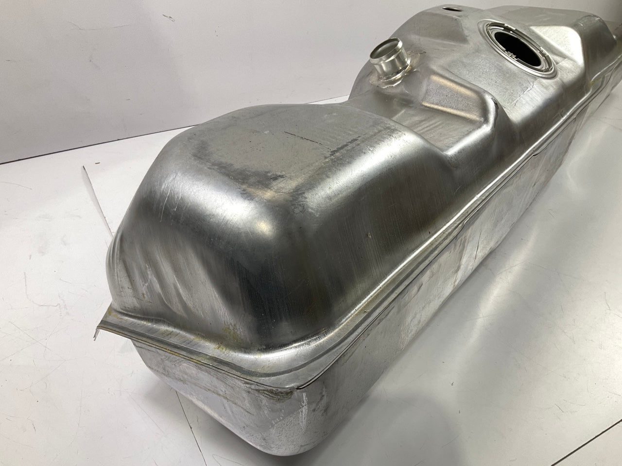 SCRATCH & DENT - Spectra F6C Fuel Tank, 19 Gallon, SIDE MOUNT Tank - SEE PHOTOS