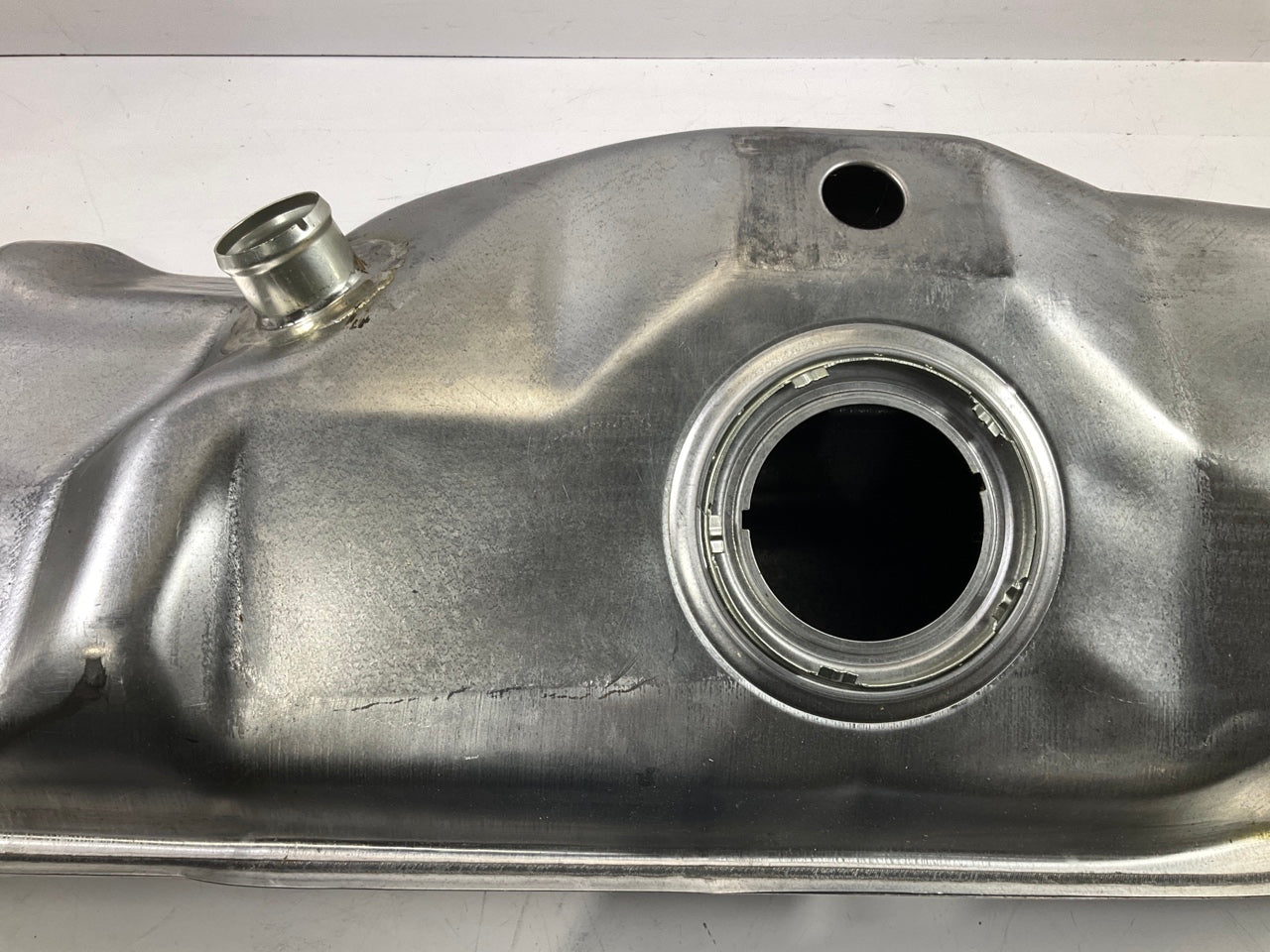 SCRATCH & DENT - Spectra F6C Fuel Tank, 19 Gallon, SIDE MOUNT Tank - SEE PHOTOS