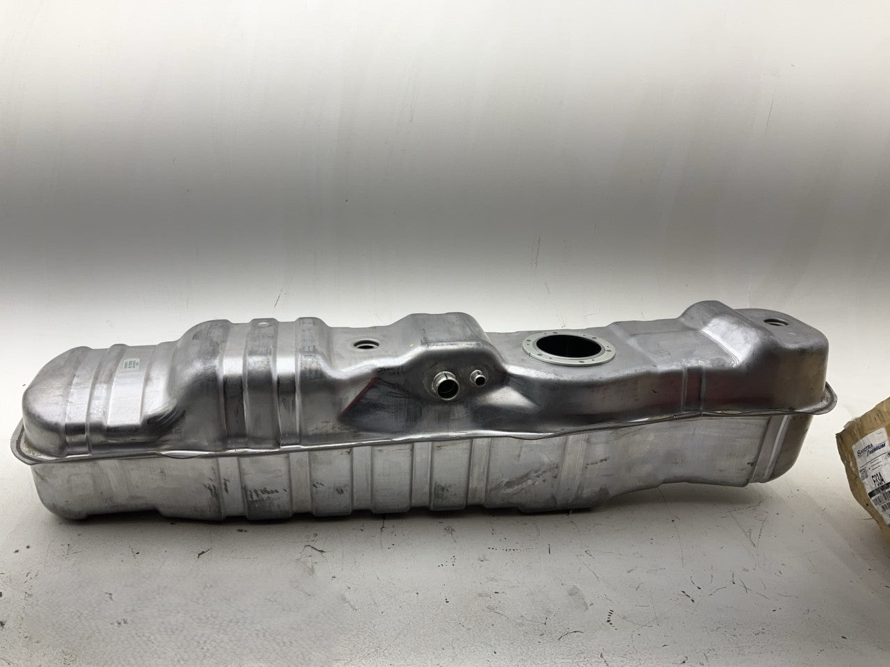 Spectra F83A Fuel Gas Tank 19 Gallon, Front, 1999-2004 Ford F-350 F-450 F-550 SD