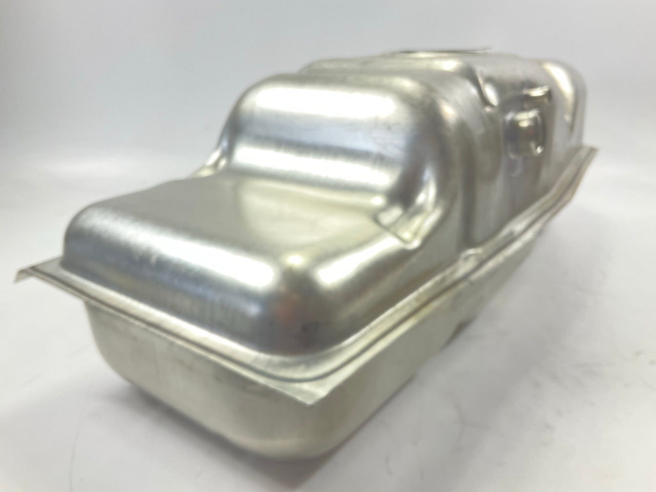 SCRATCH & DENT - Spectra GM16D Fuel Tank - SEE PHOTOS