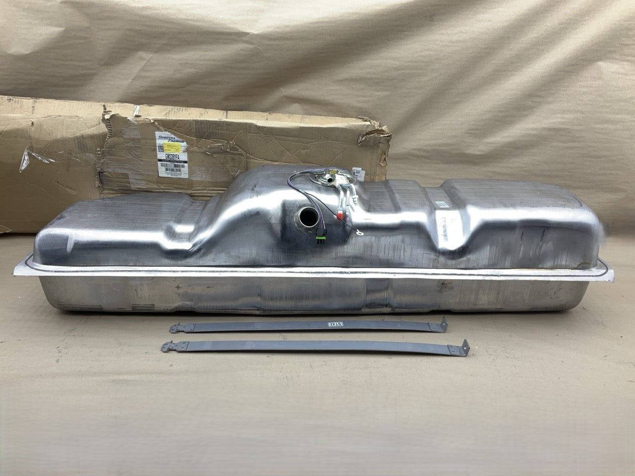 DENTED Spectra GM22B1FA Front Of Rear Axle 34 Gallon Fuel Gas Tank + Fuel Pump