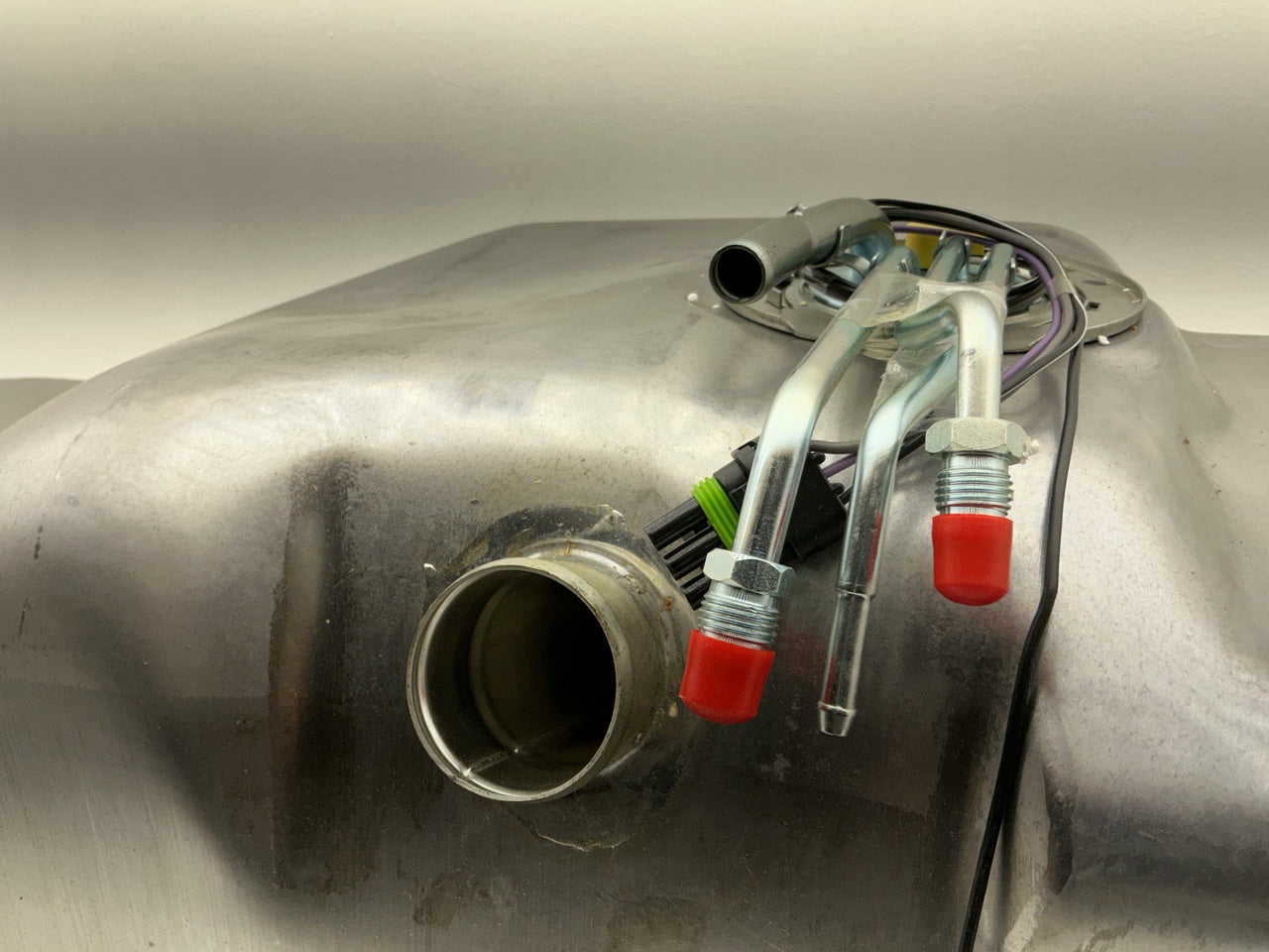 Spectra GM22B1FA Front Of Rear Axle 34 Gallon Fuel Gas Tank With Fuel Pump