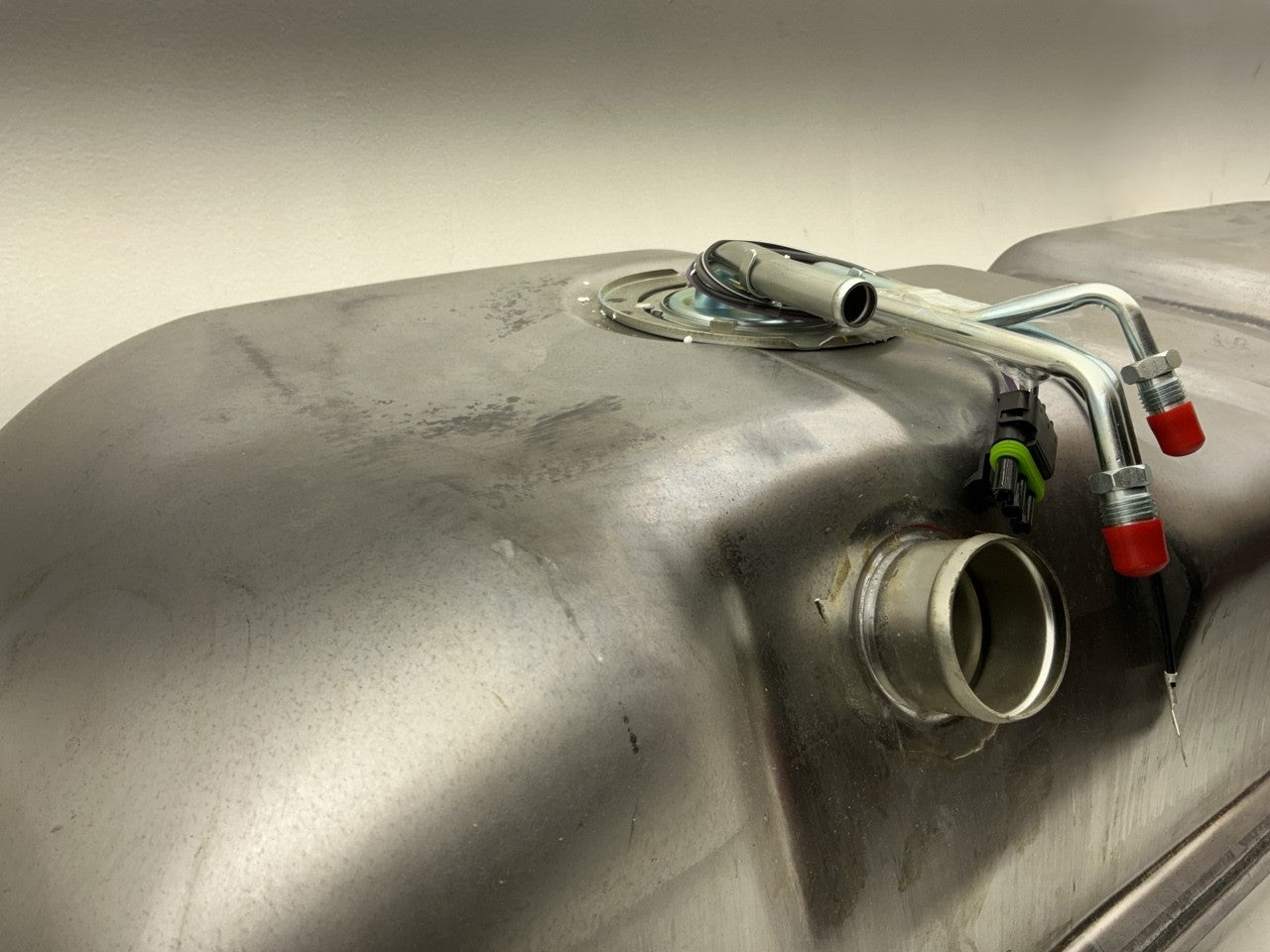 Spectra GM22B1FA Front Of Rear Axle 34 Gallon Fuel Gas Tank With Fuel Pump