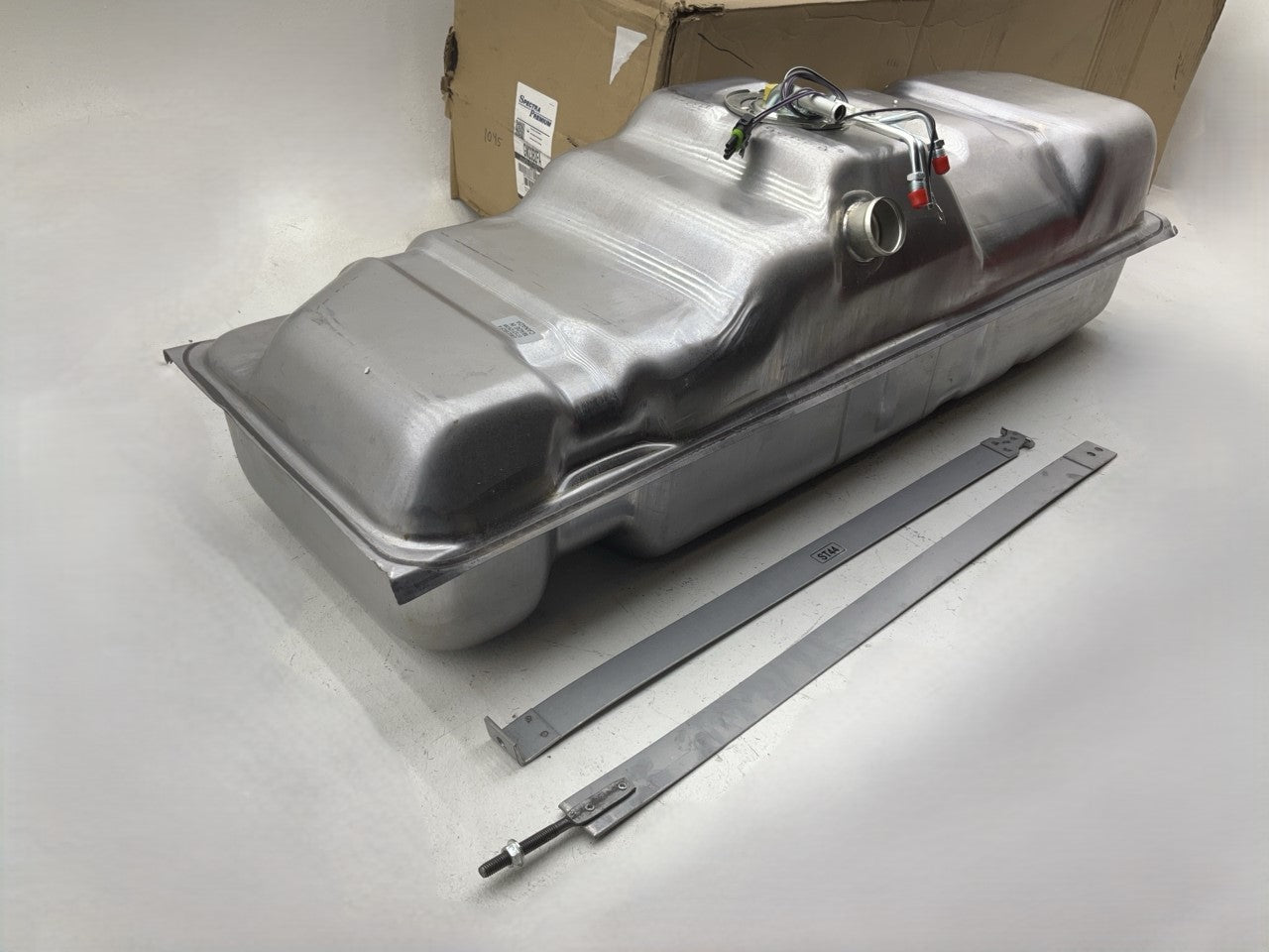 Spectra GM23B2FA Fuel Gas Tank + Fuel Pump, 25 Gallons, Front Of Rear Axle Tank