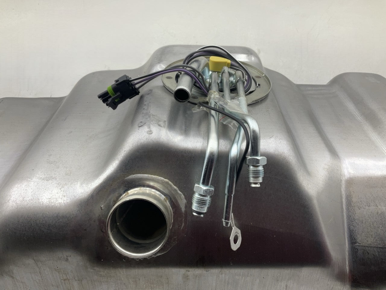 Spectra GM23B2FA Fuel Gas Tank + Fuel Pump, 25 Gallons, Front Of Rear Axle Tank