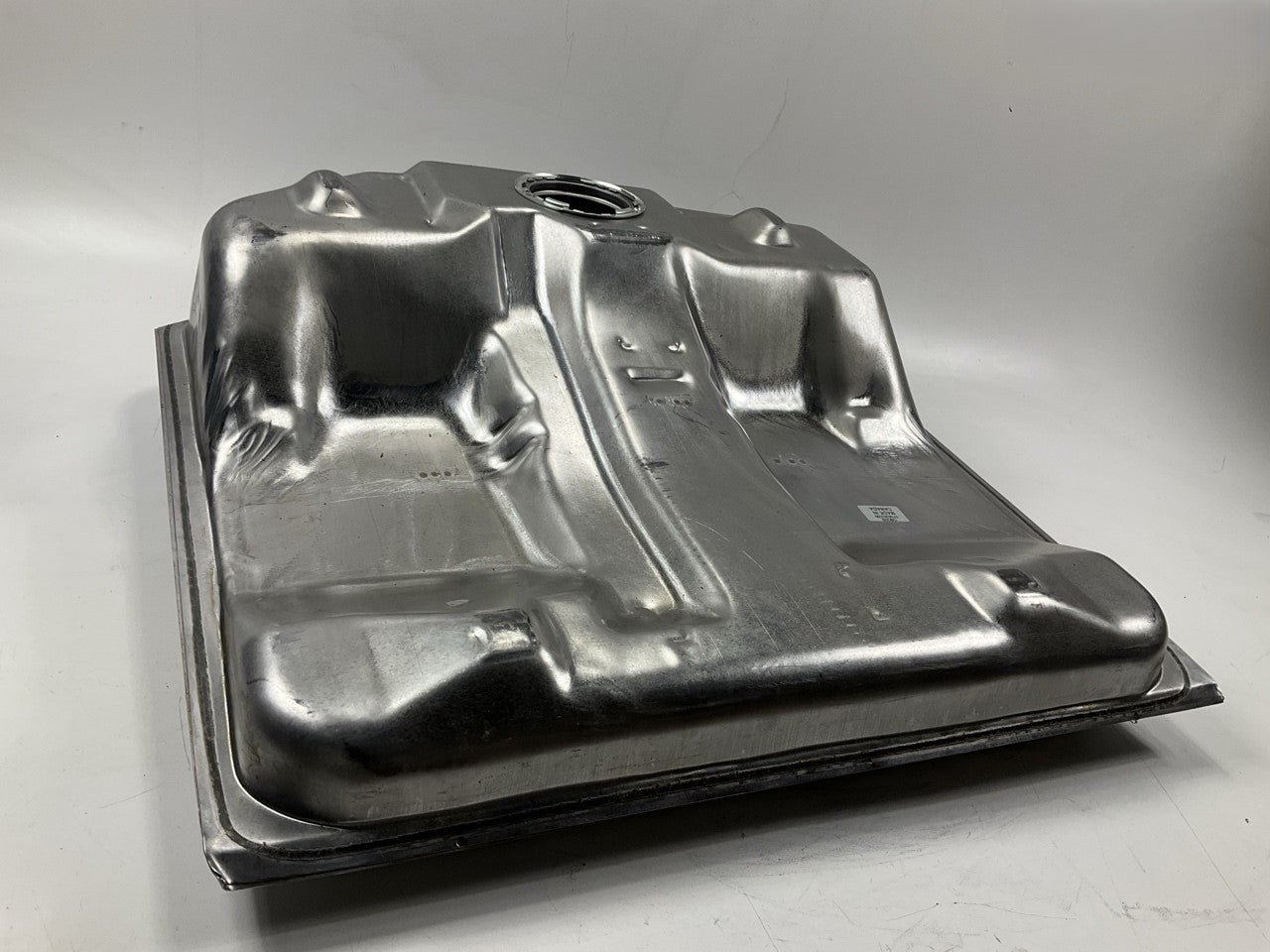 COSMETIC DAMAGE - Spectra GM30B Fuel Gas Tank 97-99 Chevy Lumina, Monte Carlo