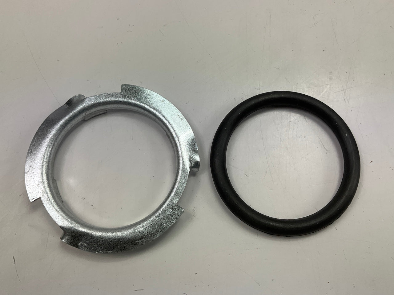 Spectra LO02 Fuel Tank Lock Ring