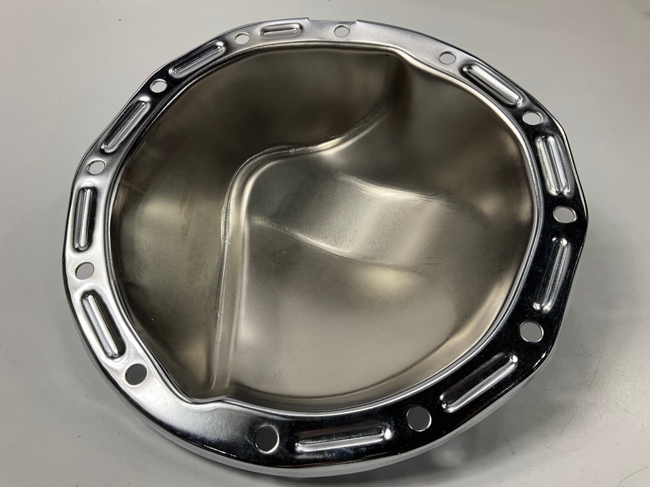 Spectre Chrome Differential Cover GM 8.875'' 12-Bolt 64-72 Chevelle, 67-72 Camaro