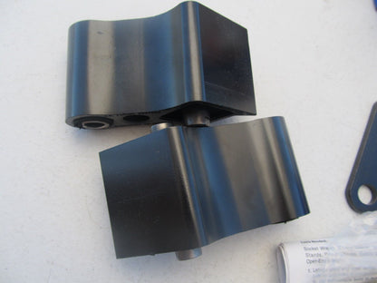 Spicer 274-3001 Velvet Ride Sulastic Shackle Rubber Springs For 92-00 Chevy GMC