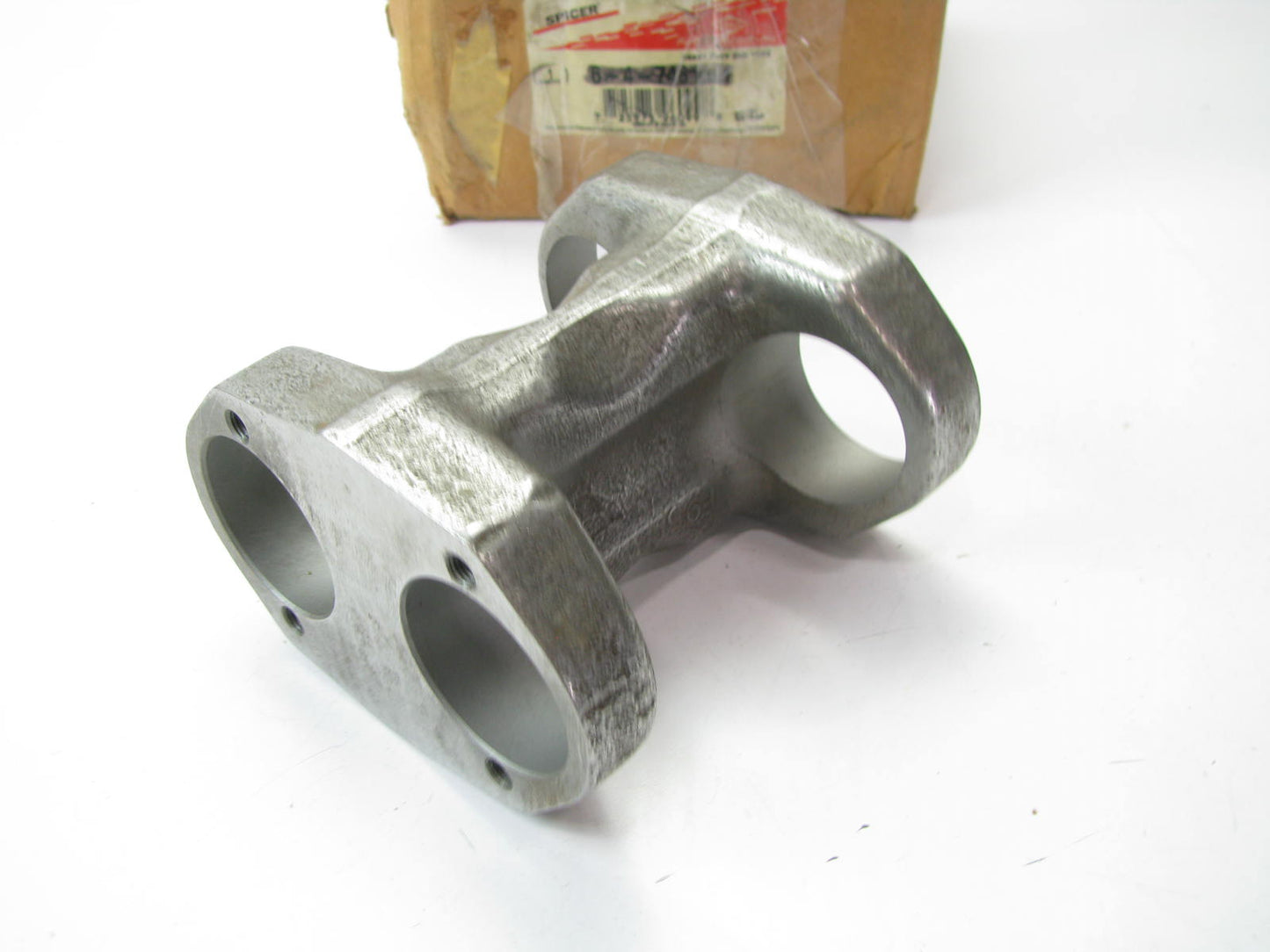 Spicer 5-26-627 Center Yoke - 3'' Center To Center - 5-5/16'' X 5-5/16''