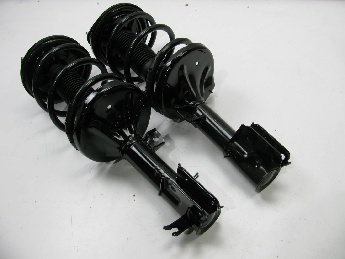 Front Left & Right Complete Struts & Coil Springs For 2004-2006 Hyundai Santa Fe