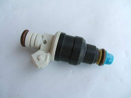 Standard Motor Products FJ689 Fuel Injector