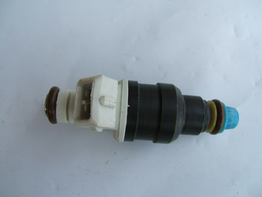Standard Motor Products FJ689 Fuel Injector