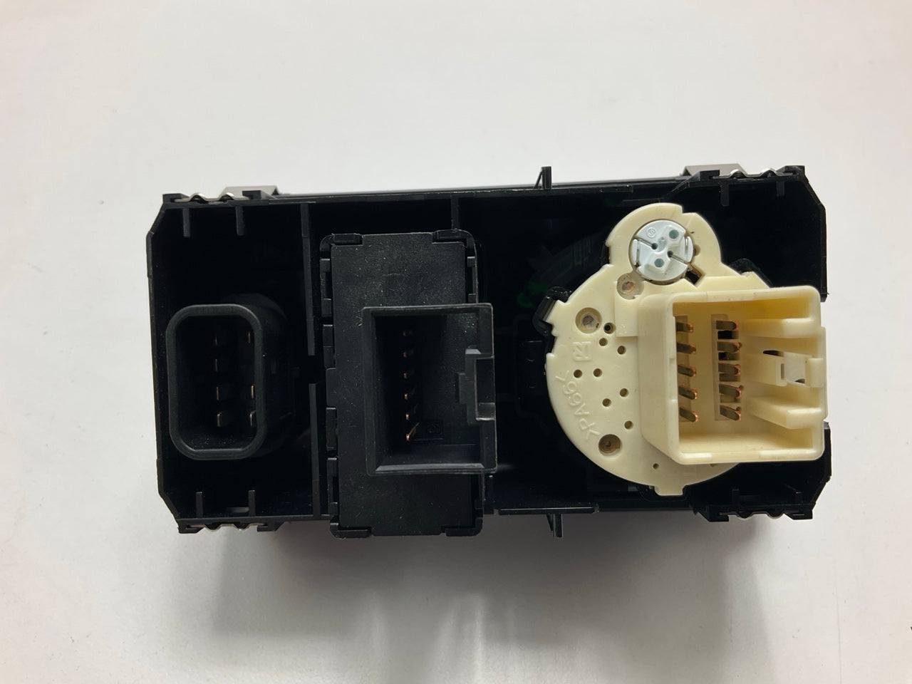 Standard HLS1605 Headlight Switch W/fog Lights; W/auto Lamp; W/adjustable Pedals