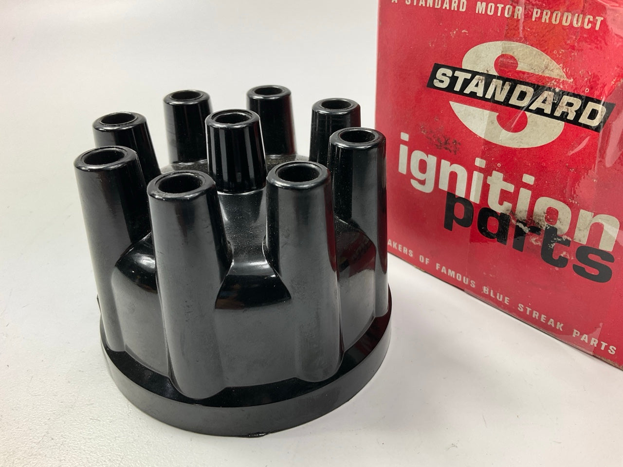 Standard Motor Products IH-445 Ignition Distributor Cap