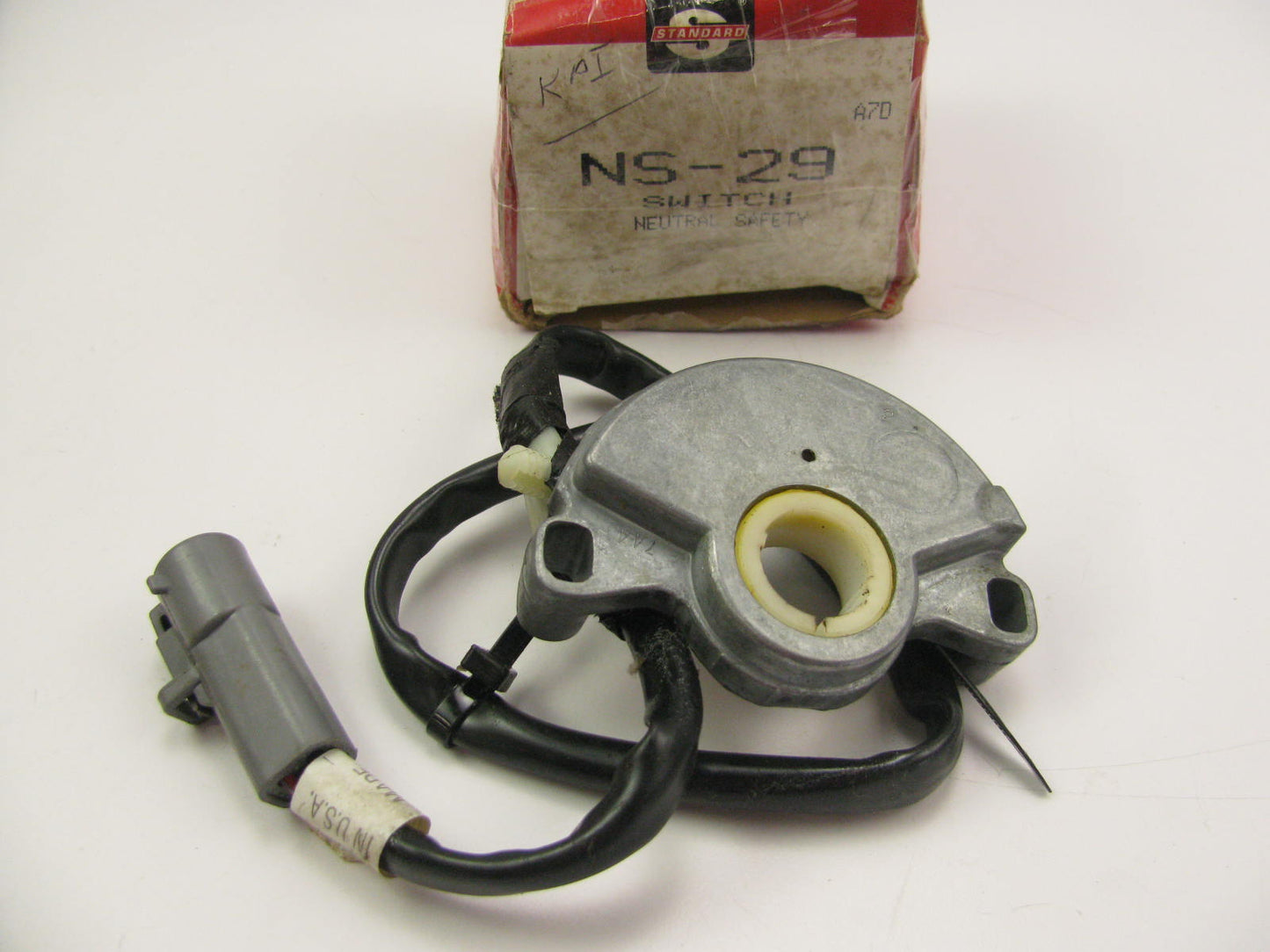 Standard Motor Products NS-29 Automatic Transmission Neutral Safety Switch