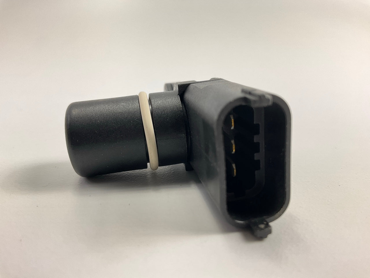Standard Motor Products PC908 Engine Camshaft Cam Position Sensor