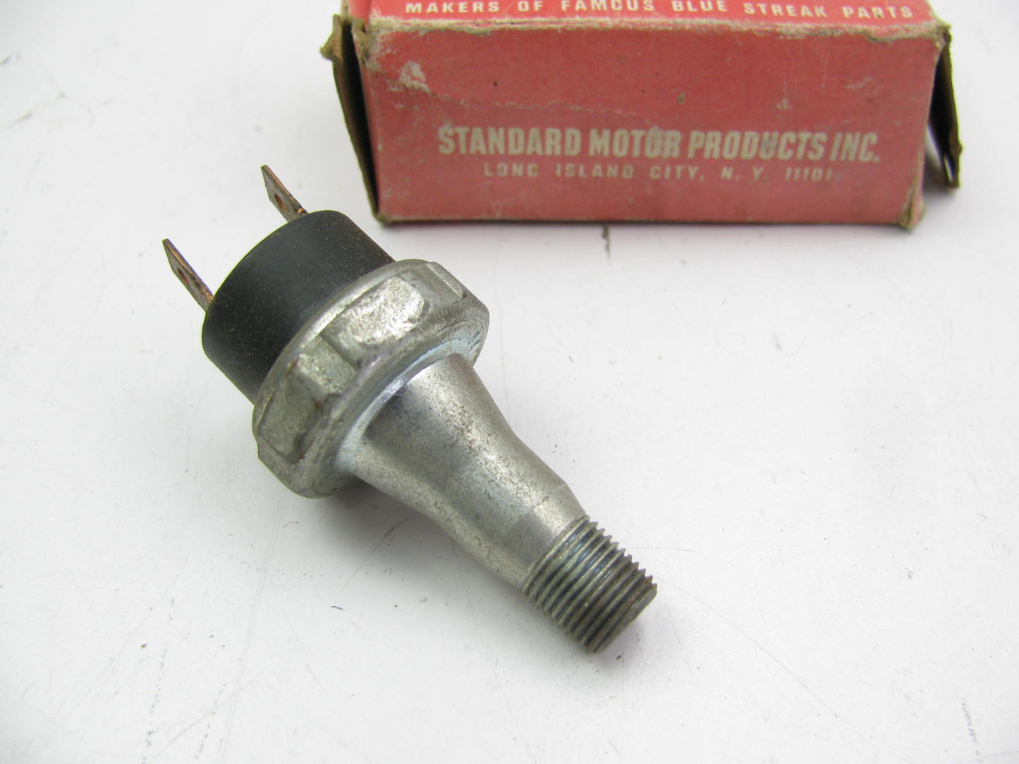 Standard Motor Products PS-126 Engine Oil Pressure Sender For Light