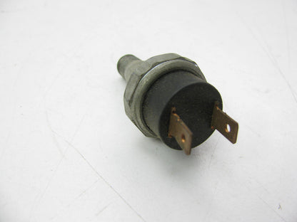 Standard Motor Products PS-126 Engine Oil Pressure Sender For Light