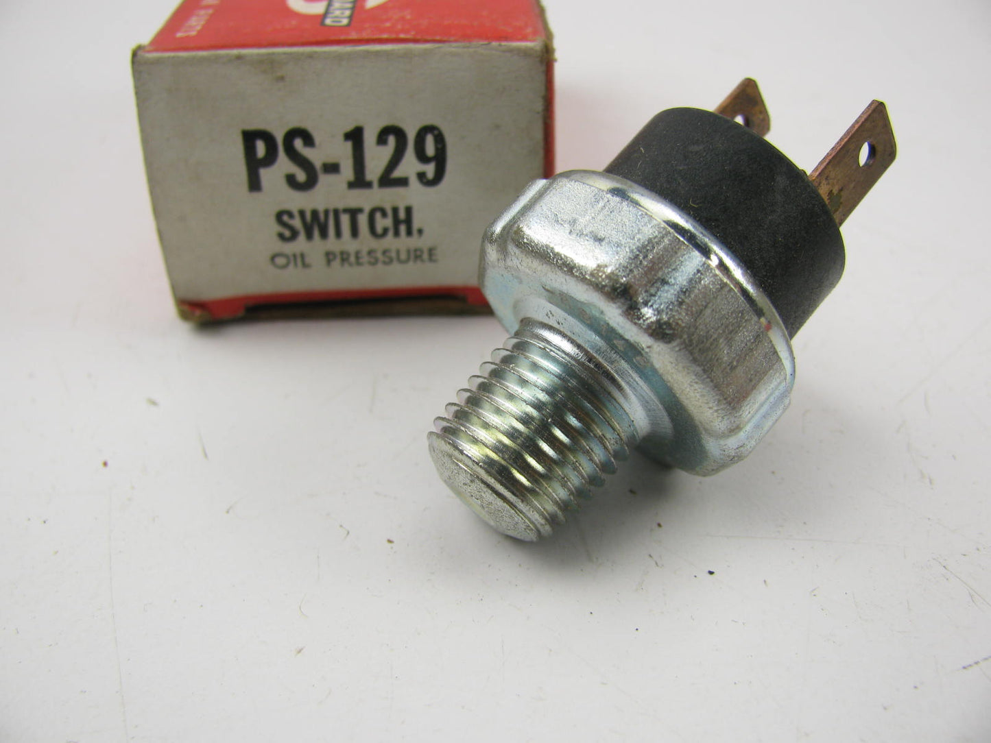 Standard Motor Products PS-129 Engine Oil Pressure Switch With Light