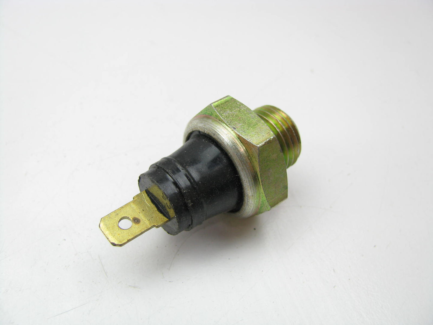 Standard PS-187 Oil Pressure Sender For Dash Light - 1986-1988 Yugo