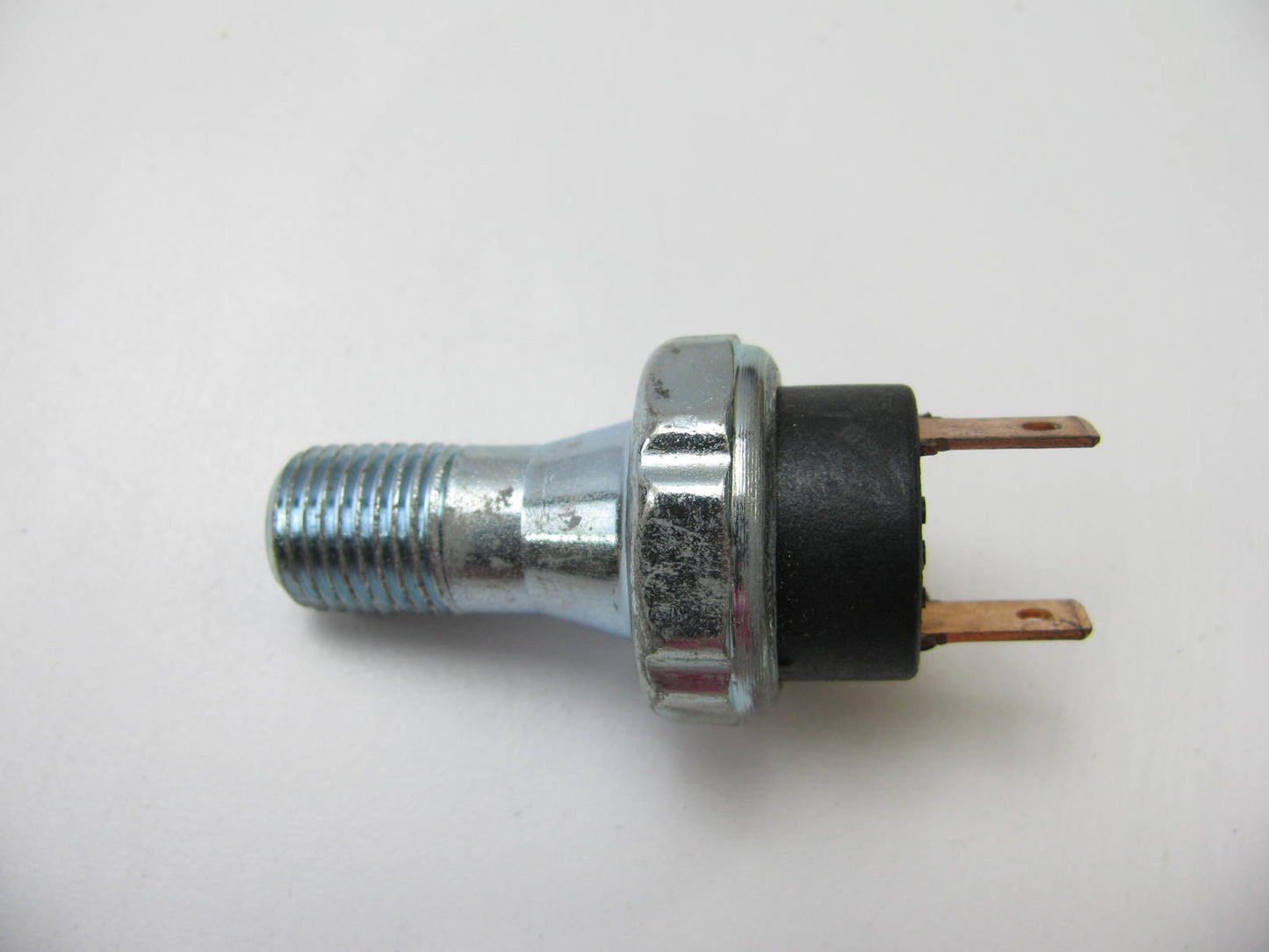 Standard Motor Products PS144 Engine Oil Pressure Switch For Light