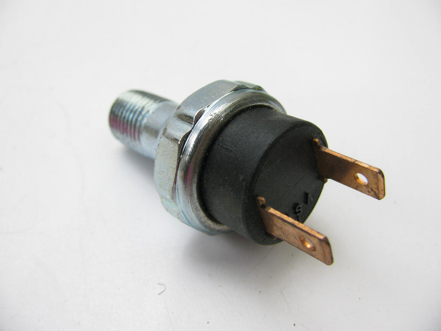 Standard Motor Products PS144 Engine Oil Pressure Switch For Light