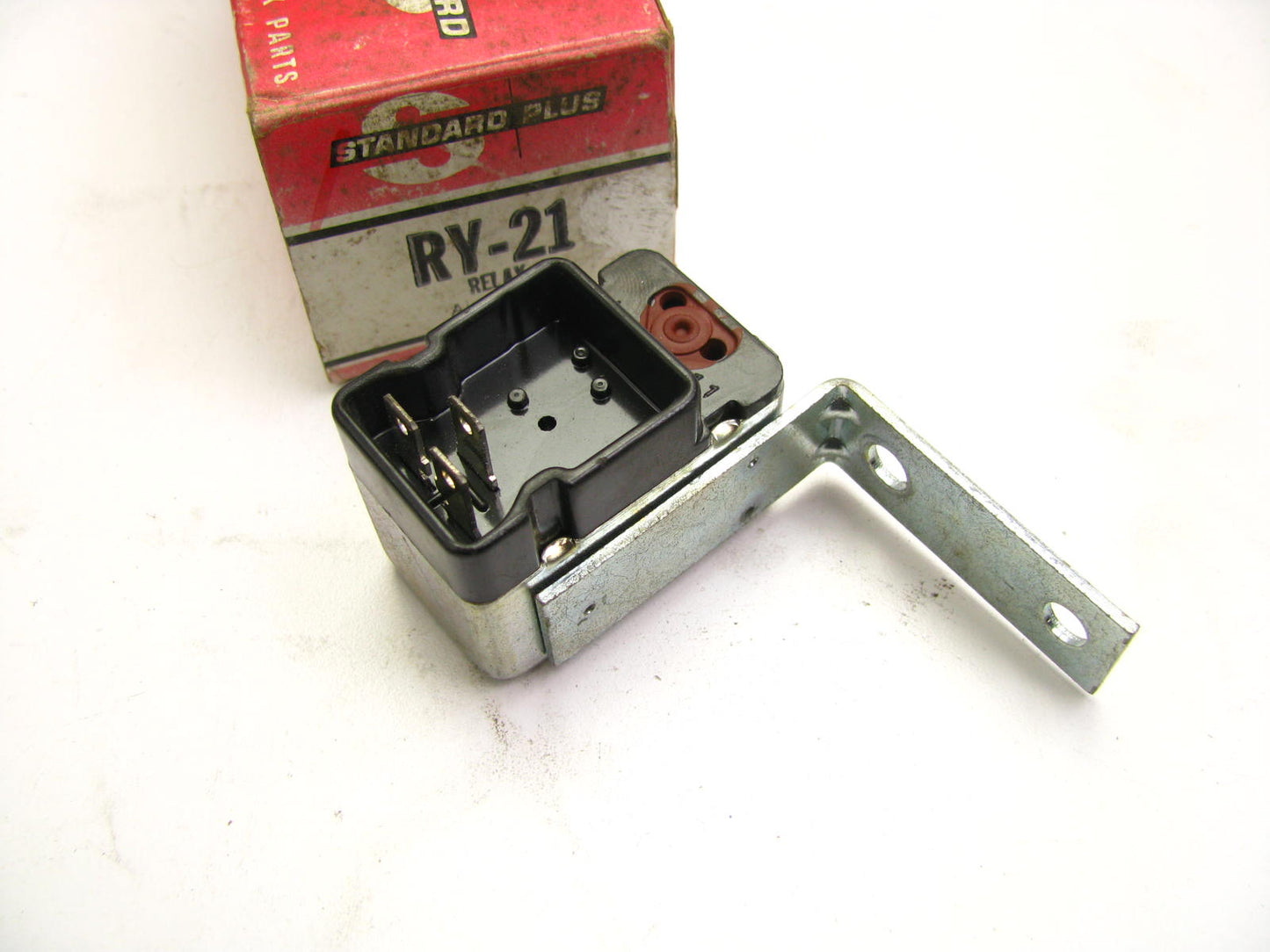 Standard RY-21 A/C Compressor Control Relay - 3747174 5209981 1R1304 561764