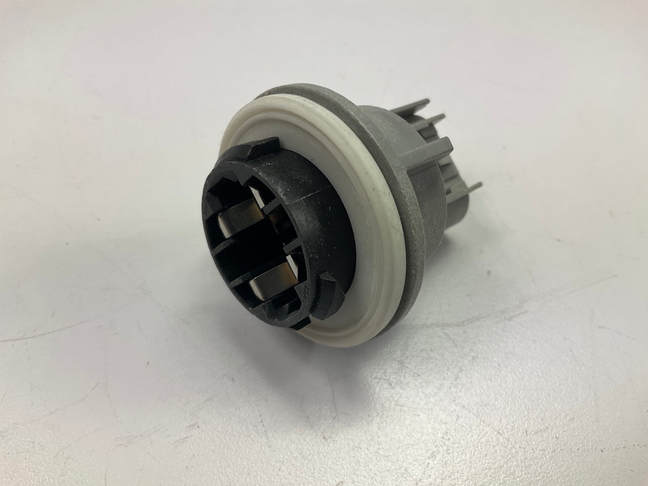 Standard Motor Products S1690 Rear Turn Signal Light Bulb Socket