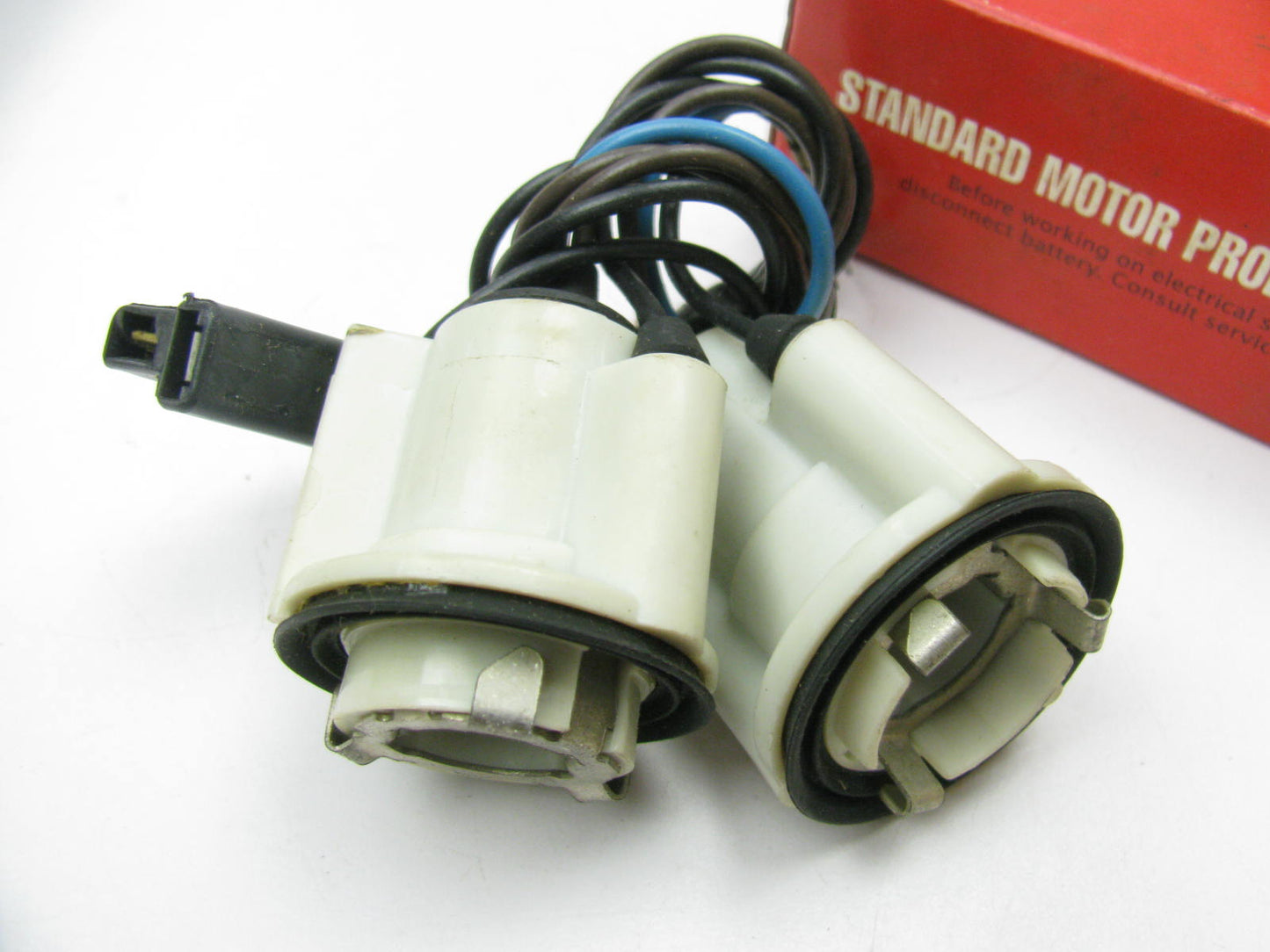 Standard S76 Park Turn Signal Lamp Light Bulb Socket 1973-1974 Buick Riviera