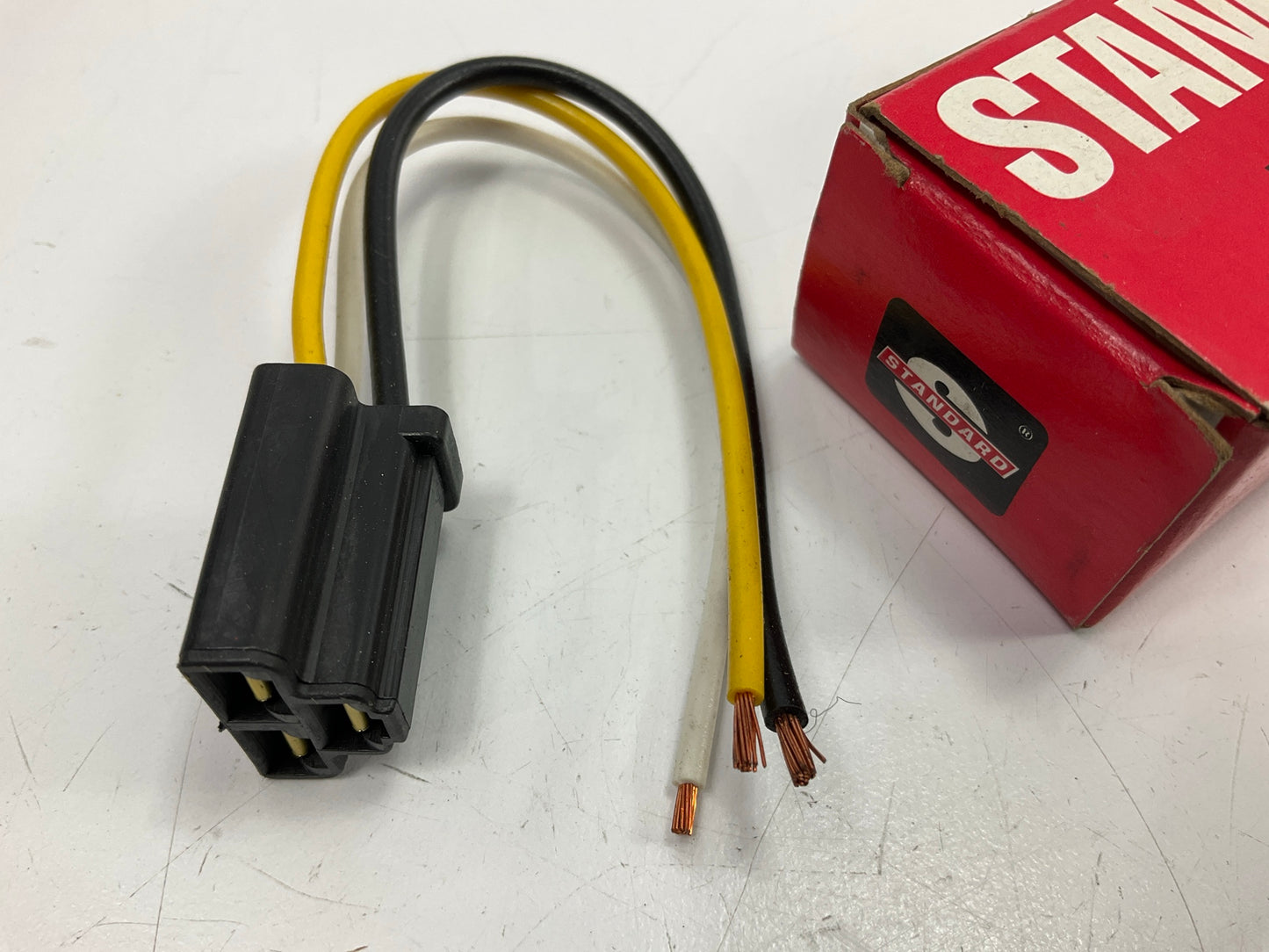Standard Motor S82 Horn Relay Harness Connector