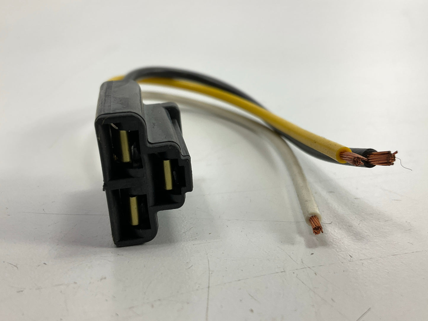 Standard Motor S82 Horn Relay Harness Connector