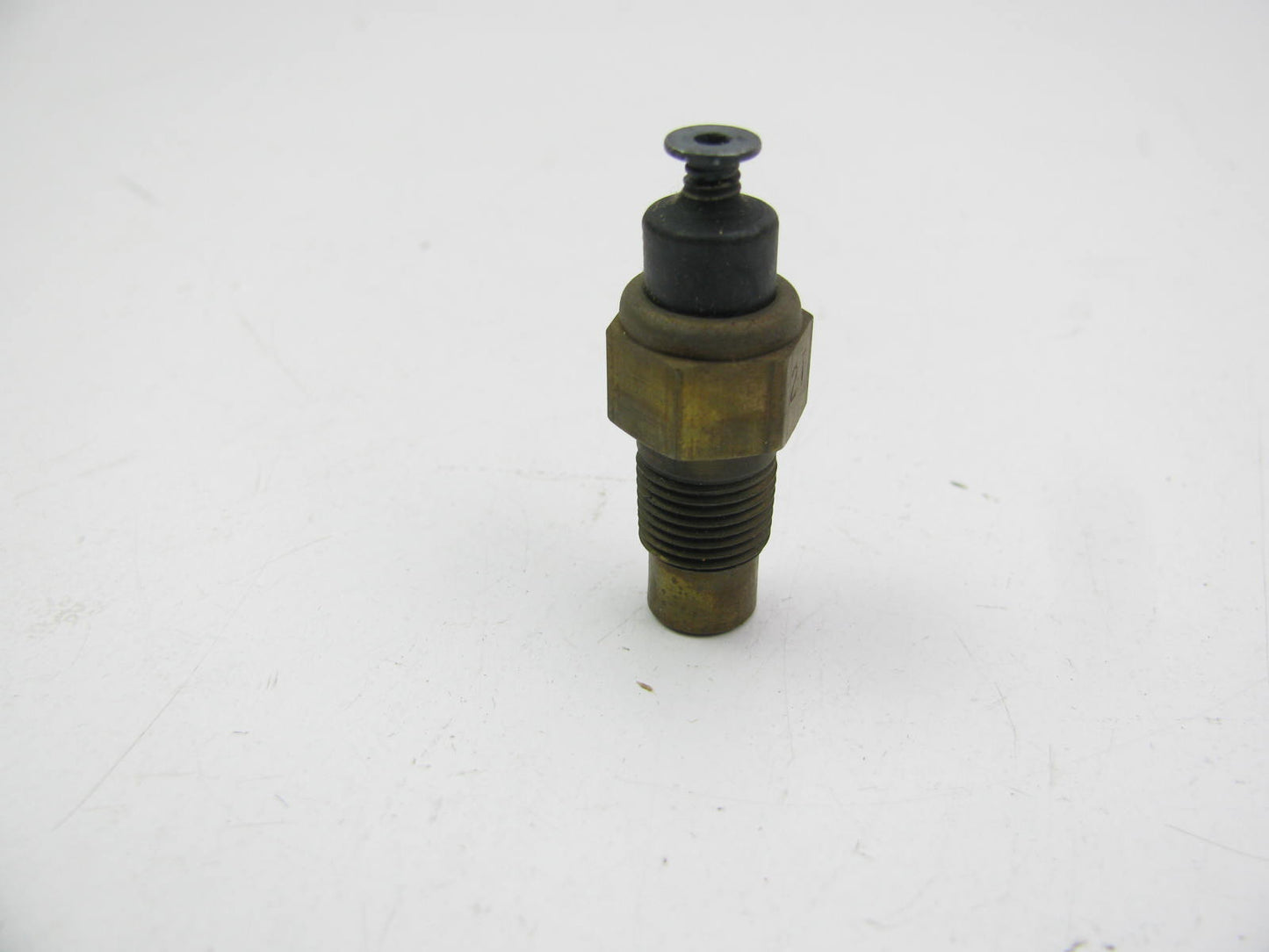 Standard Motor Products TS-135 Engine Coolant Temperature Switch Sensor Sender