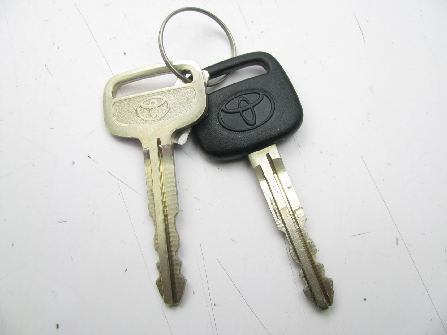 Standard US301L Ignition Lock Cylinder (W/Transponder) For 1998-2000 Avalon