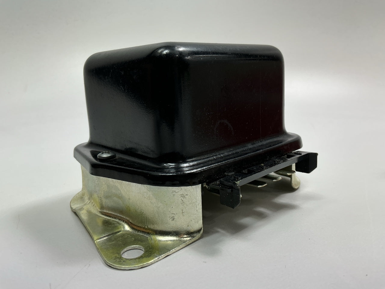 Standard Motor Products VR-118 Voltage Regulator