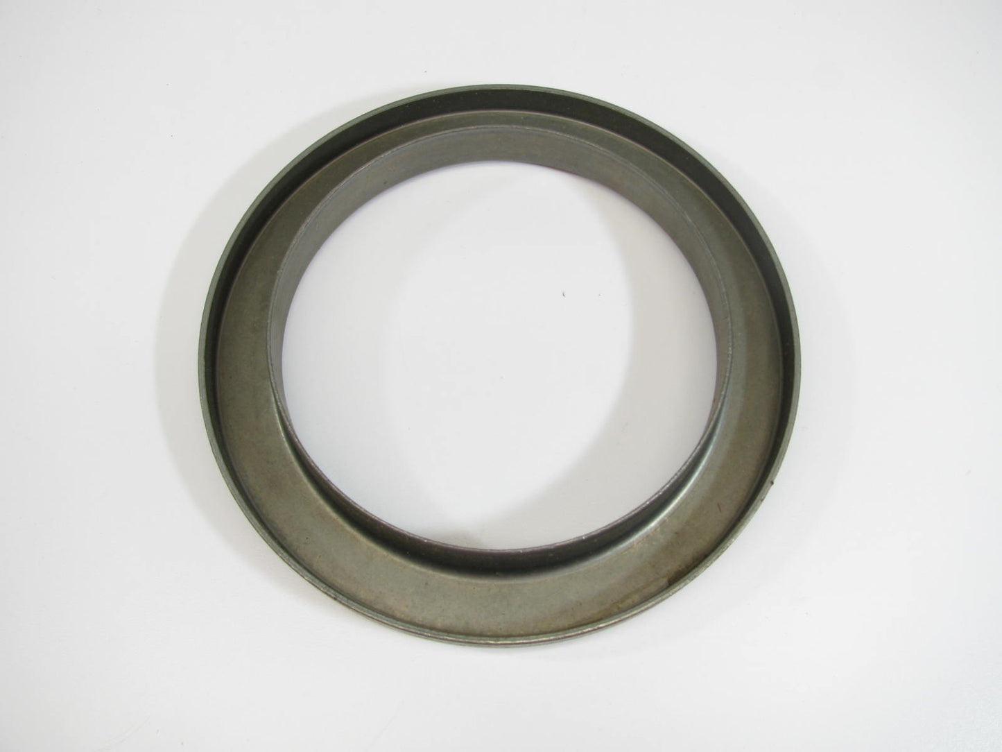Stemco 315-1517 Drive Axle Deflector Ring - 6.125'' OD X 4.50'' ID X .818'' Wide