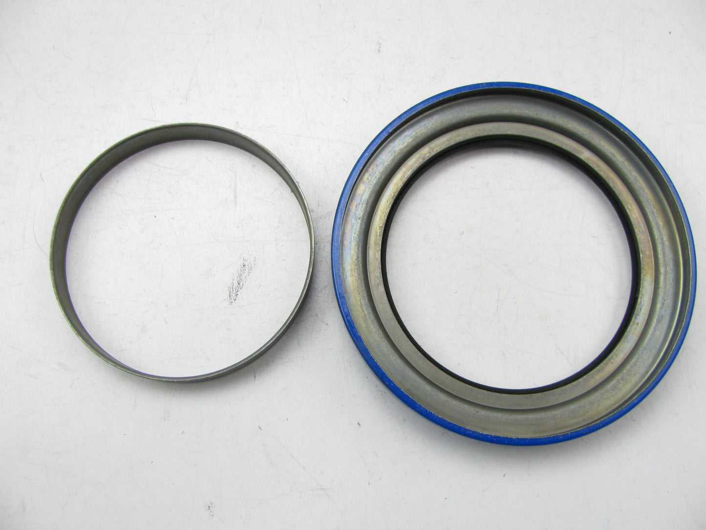 Stemco 372-7013 Wheel Oil Seal & Ring - 5.764'' Od X 4.000'' Id X 0.980'' Wide