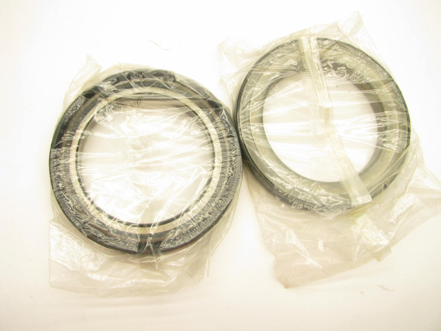 Stemco 377-7713 Wheel Seal Kit - 5.798'' OD X 4.000'' ID X 0.600'' Wide