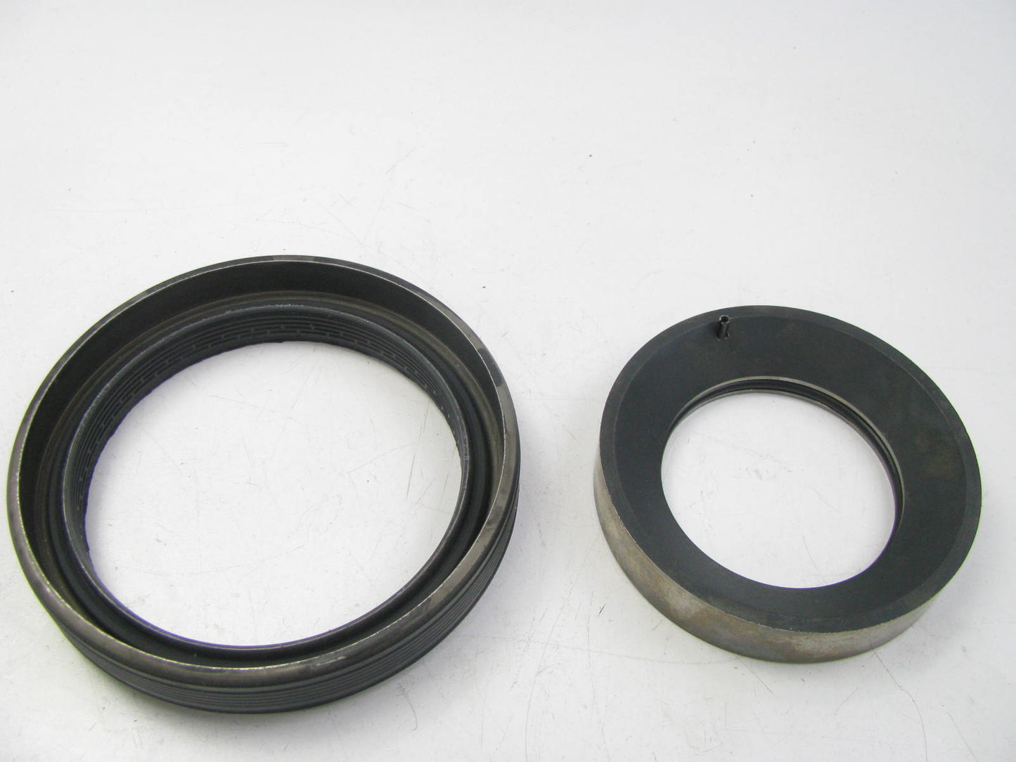 Stemco 383-8139 Wheel Seal - 5.132'' OD X 3.875'' ID X 0.605'' Wide