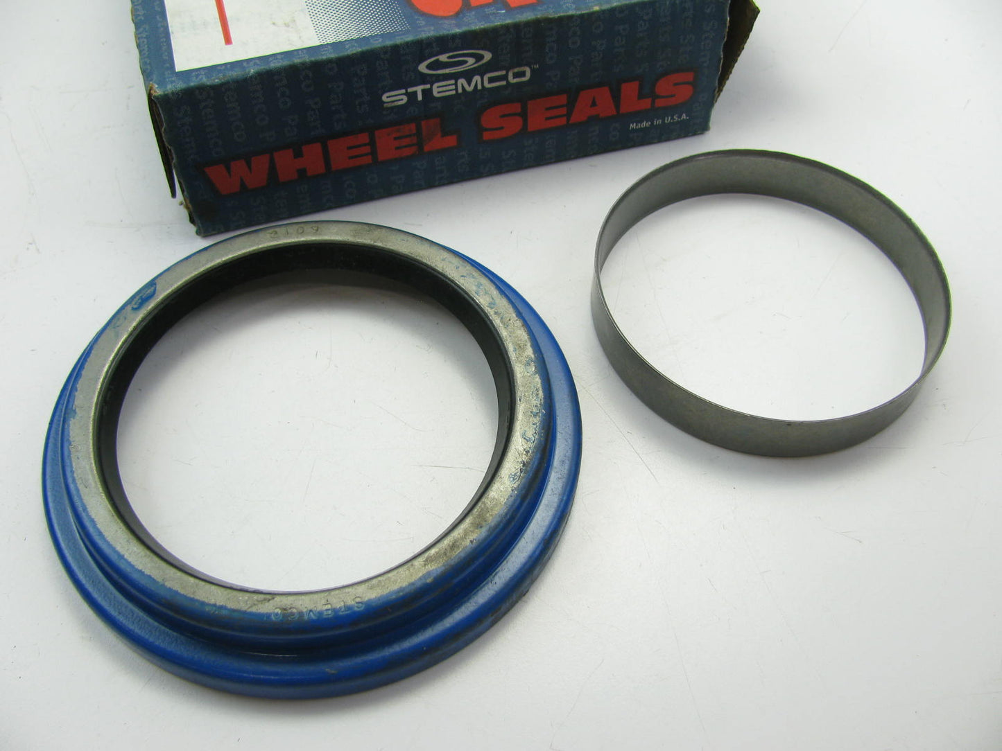 Stemco 392-9032 Wheel Seal - 5.764'' OD X 4.000'' ID X 0.980'' Wide