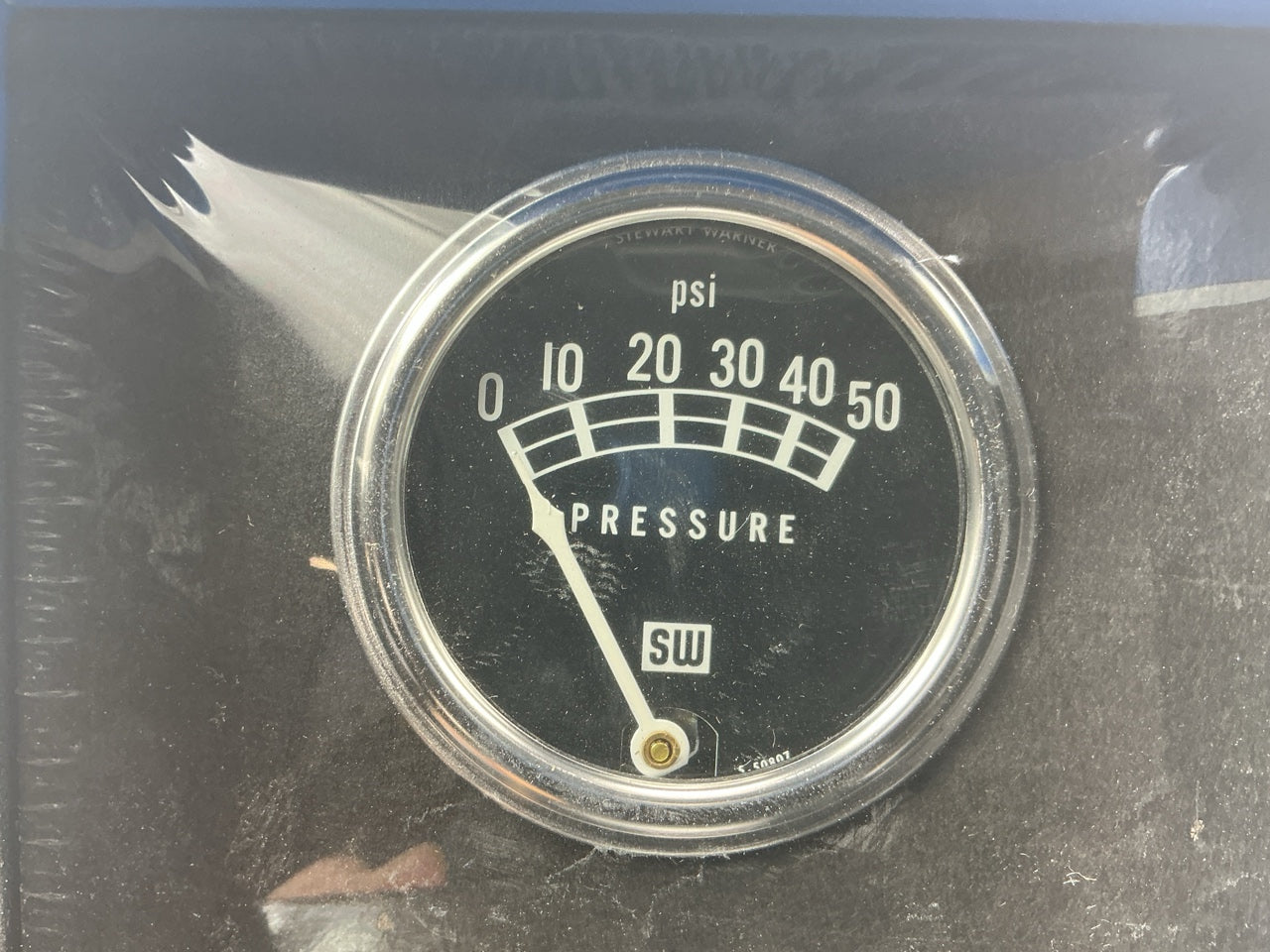 Stewart Warner 82207 2-1/16'' Oil Pressure Gauge, Mechanical, 0-50 PSI