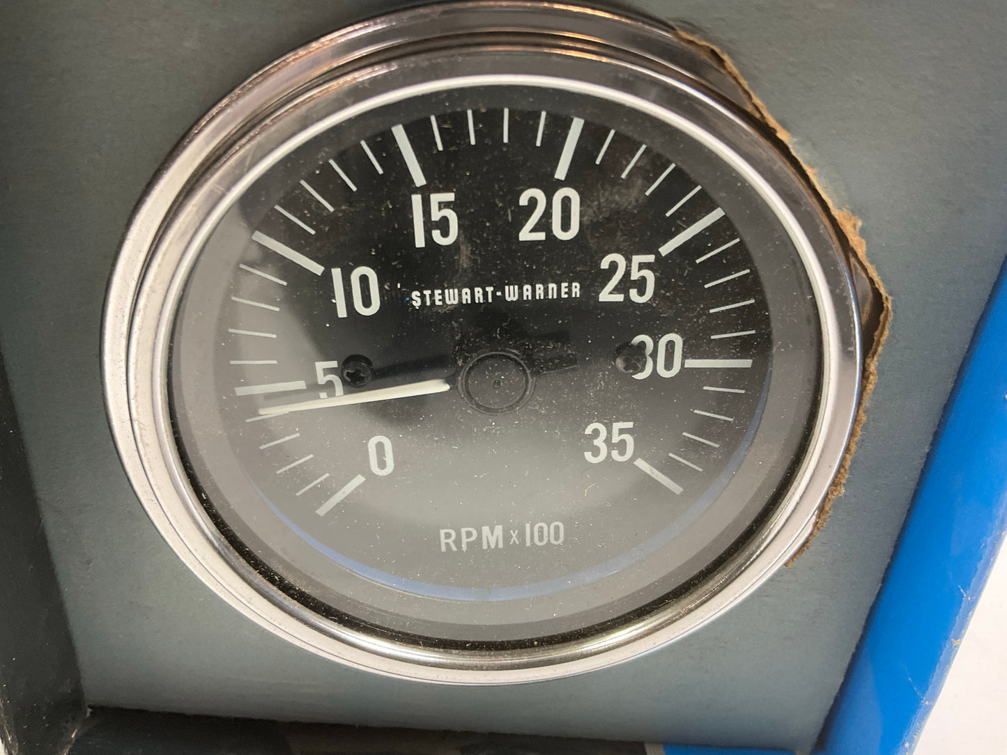 Stewart Warner 82620 Deluxe-Series 3-3/8'' Tachometer Gauge 0-3,500 RPM Tach