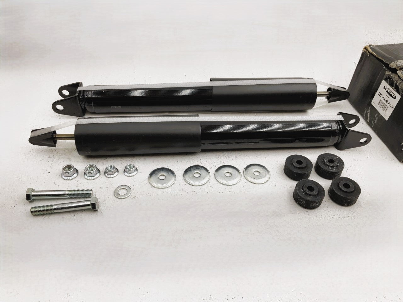 Suncore 39F-12-R Rear Shock Absorbers, Pair, 1995-2002 Lincoln Continental