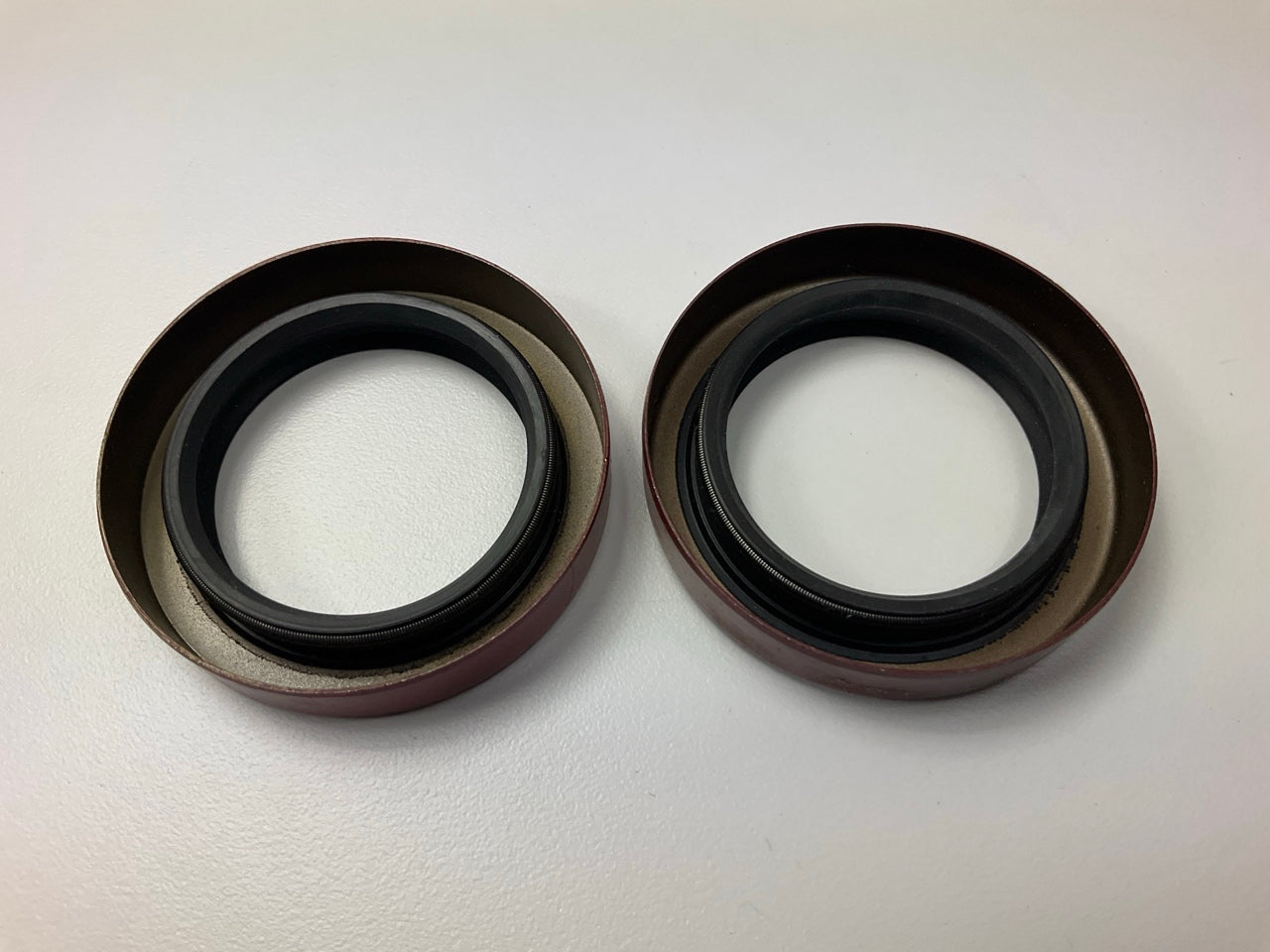 (2) Switches Inc 470361 Oil Seals - 2.565'' OD X 1.750'' ID X 0.500'' Wide