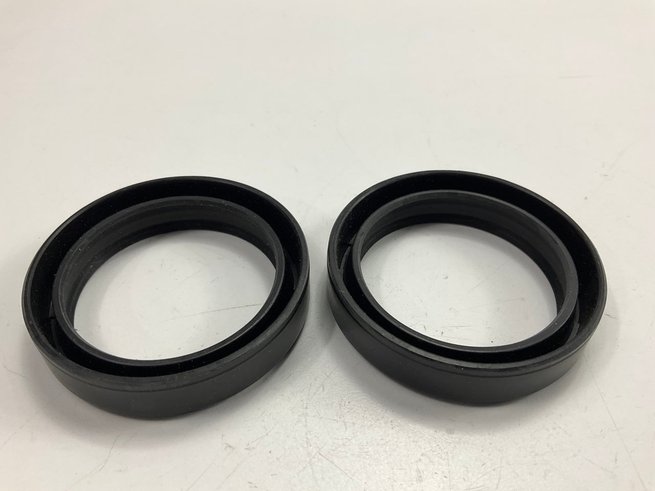 (2) Switches Inc S-444116 Front Inner Wheel Seals