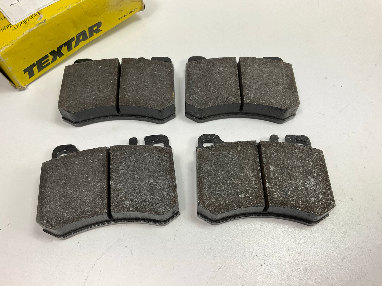 Textar T424 / 2115305 Front Brake Pads