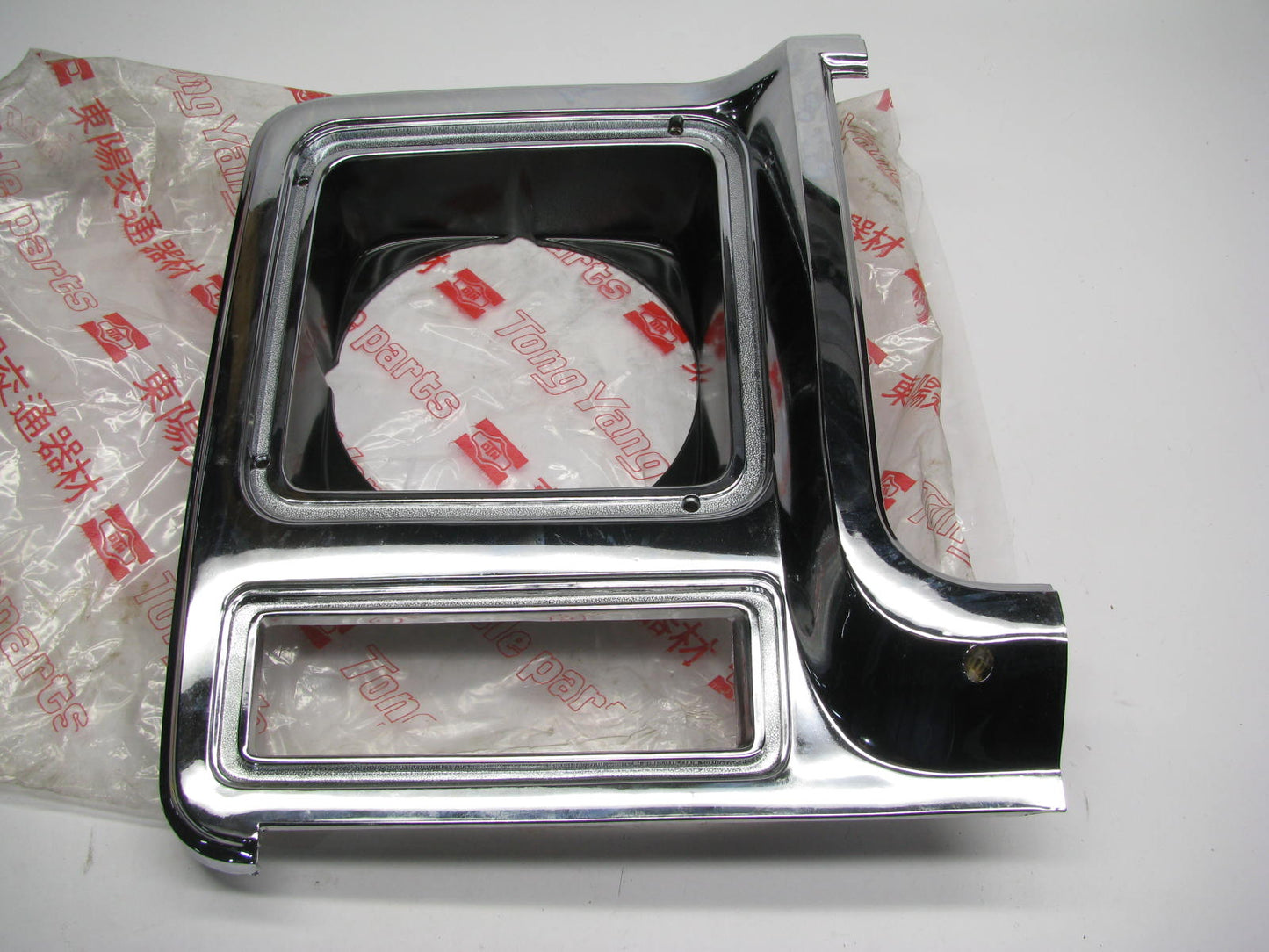 Round Headlamp Bezel Right W/ Out Chrome Grill 1979-1980 Chevrolet / GMC Truck